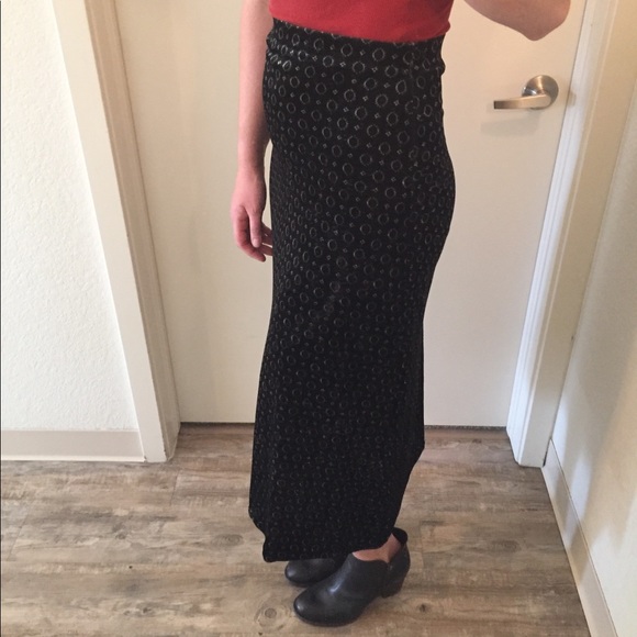 Black Velvet Midi Dress - Picture 4 of 8